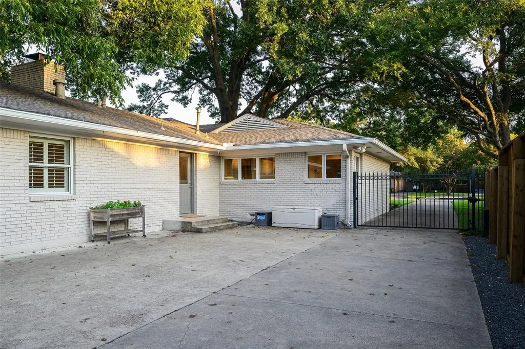 5839 Meadow Crest Drive