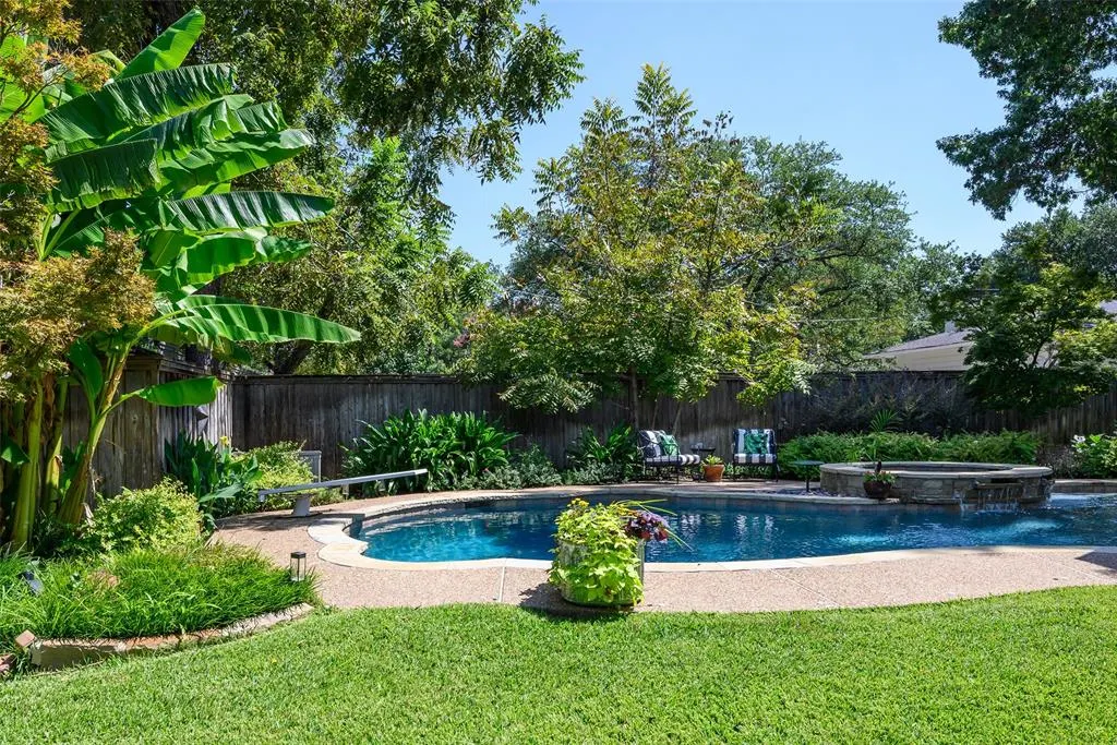 5839 Meadow Crest Drive