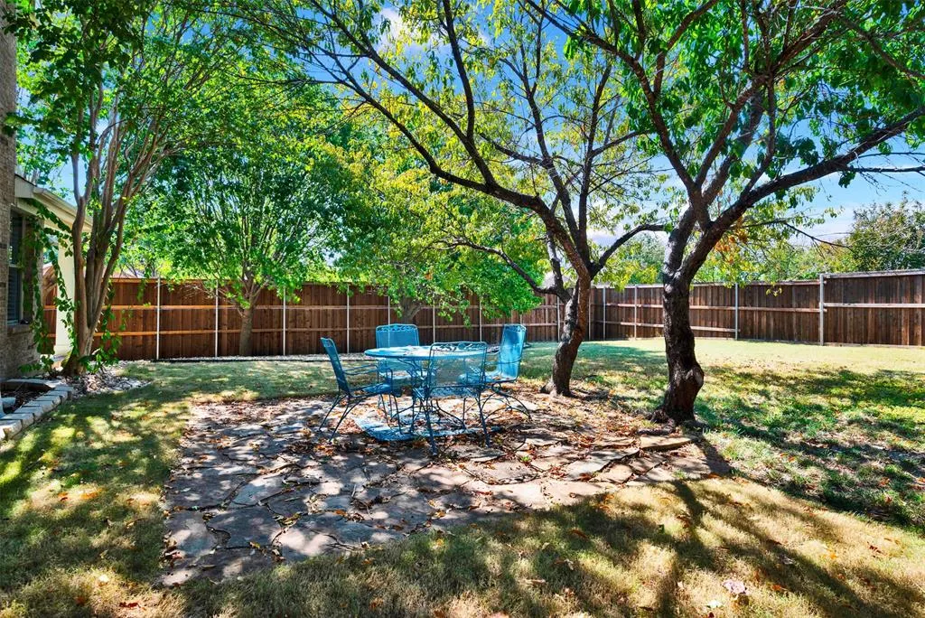 2701 Indian Oak Drive