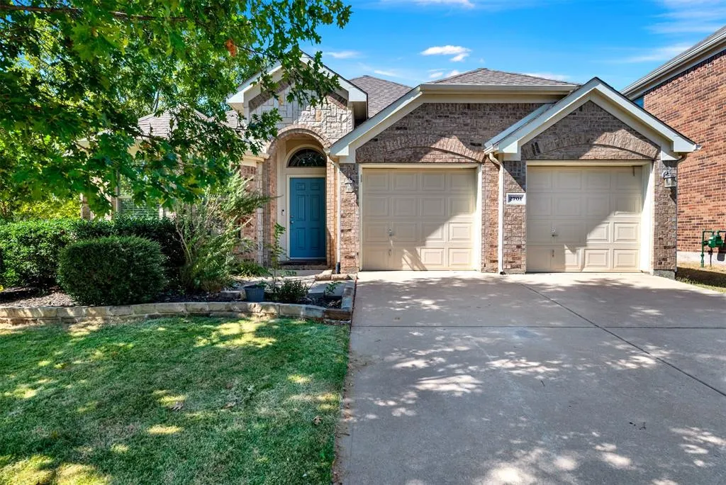 2701 Indian Oak Drive