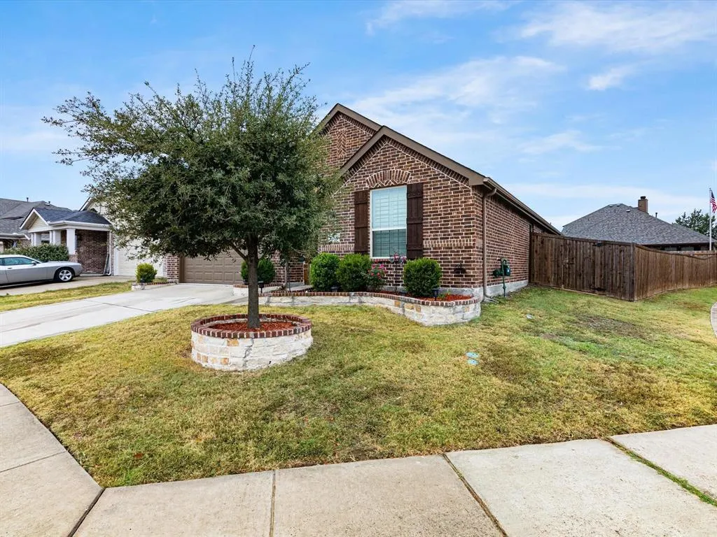 1200 Roadrunner Drive