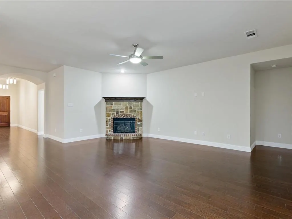 1200 Roadrunner Drive