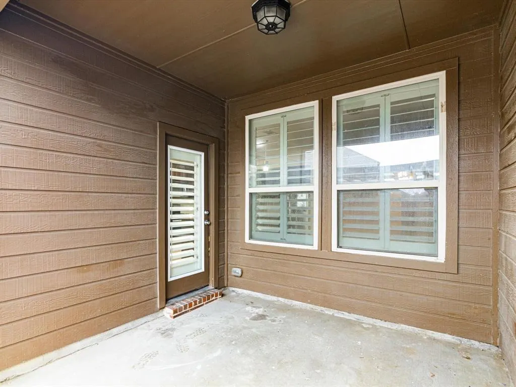 1200 Roadrunner Drive