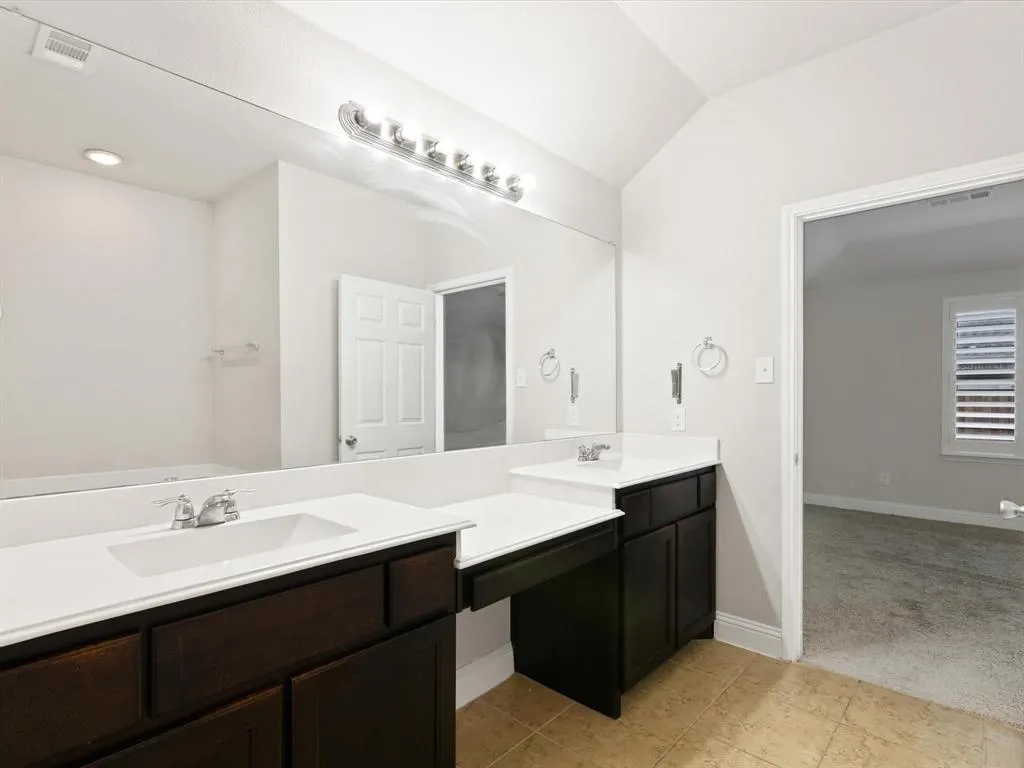 1200 Roadrunner Drive
