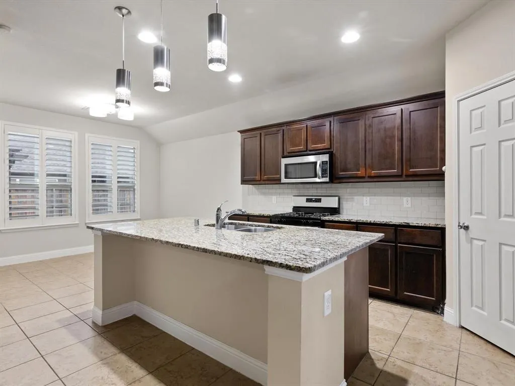 1200 Roadrunner Drive