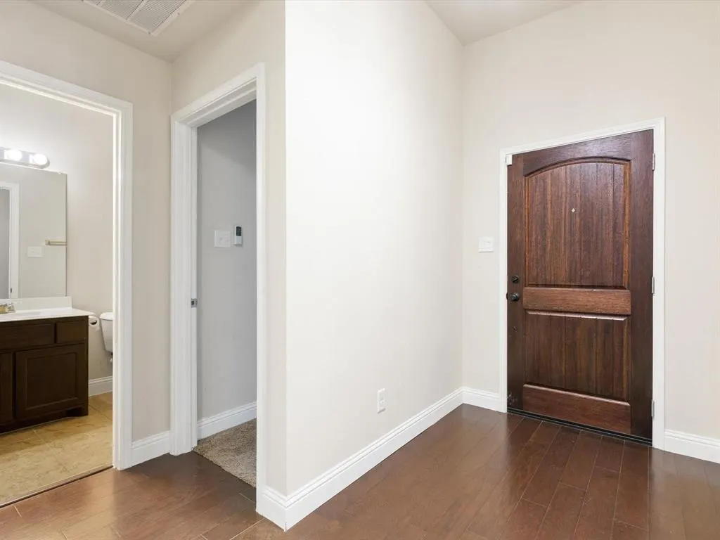 1200 Roadrunner Drive