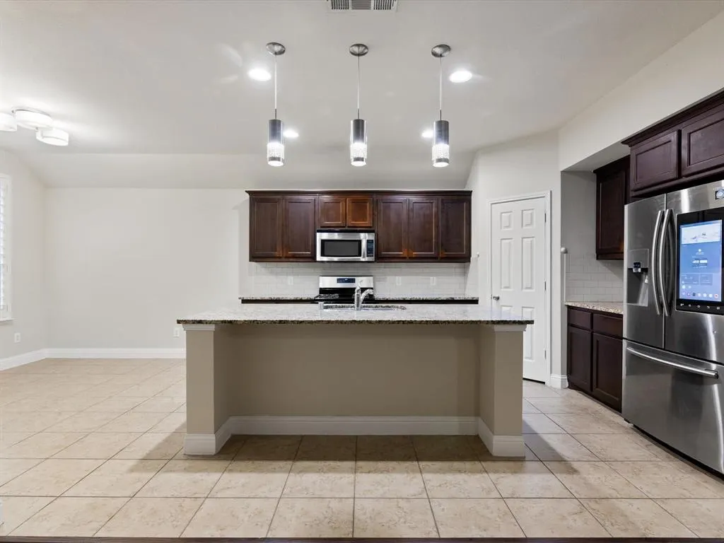 1200 Roadrunner Drive