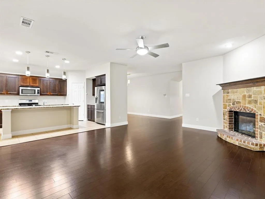 1200 Roadrunner Drive