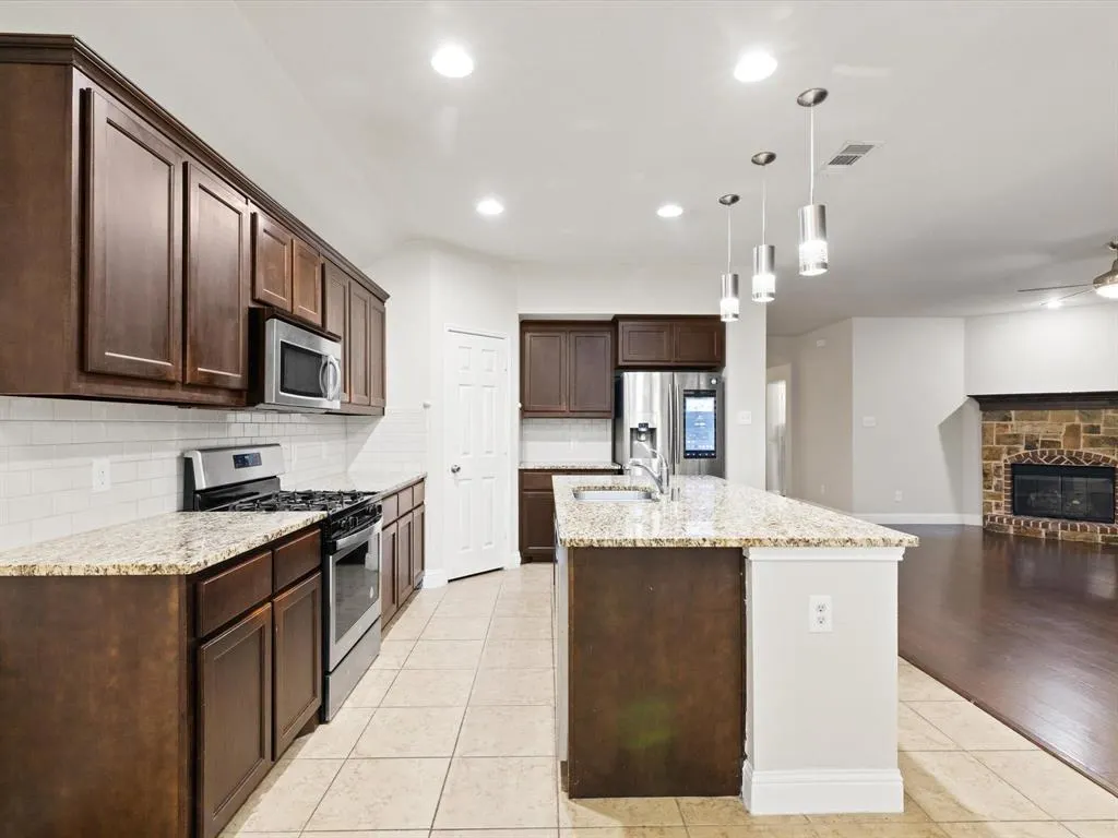 1200 Roadrunner Drive