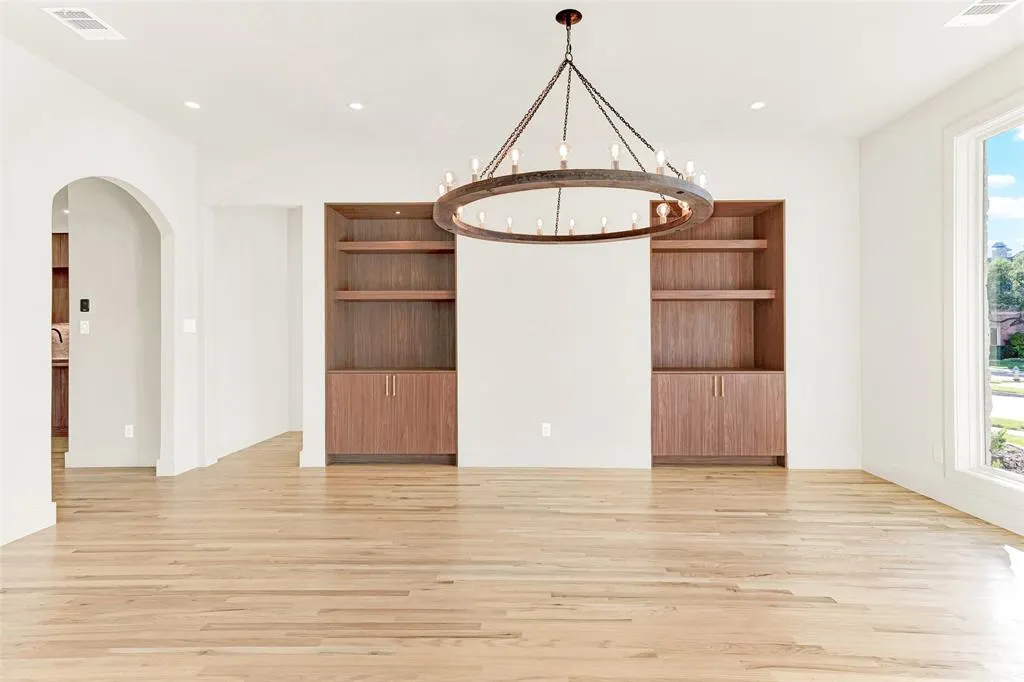 5948 KING WILLIAM Drive