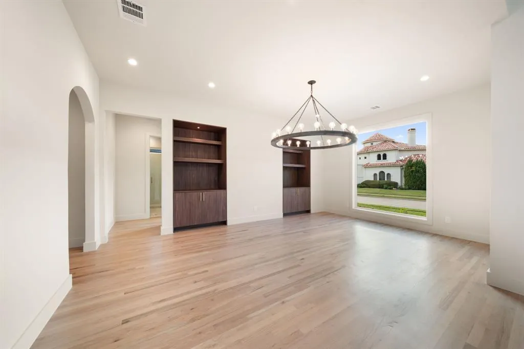 5948 KING WILLIAM Drive