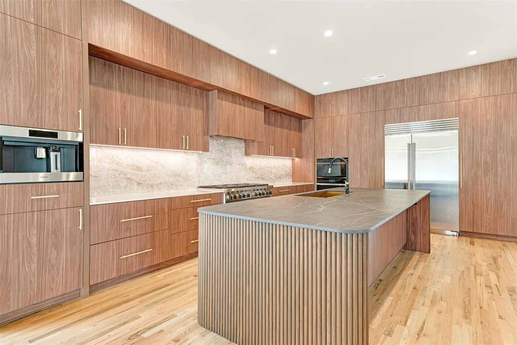 5948 KING WILLIAM Drive