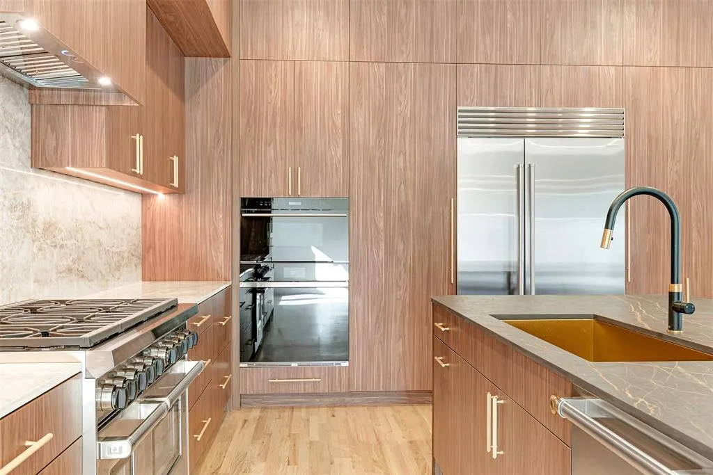 5948 KING WILLIAM Drive