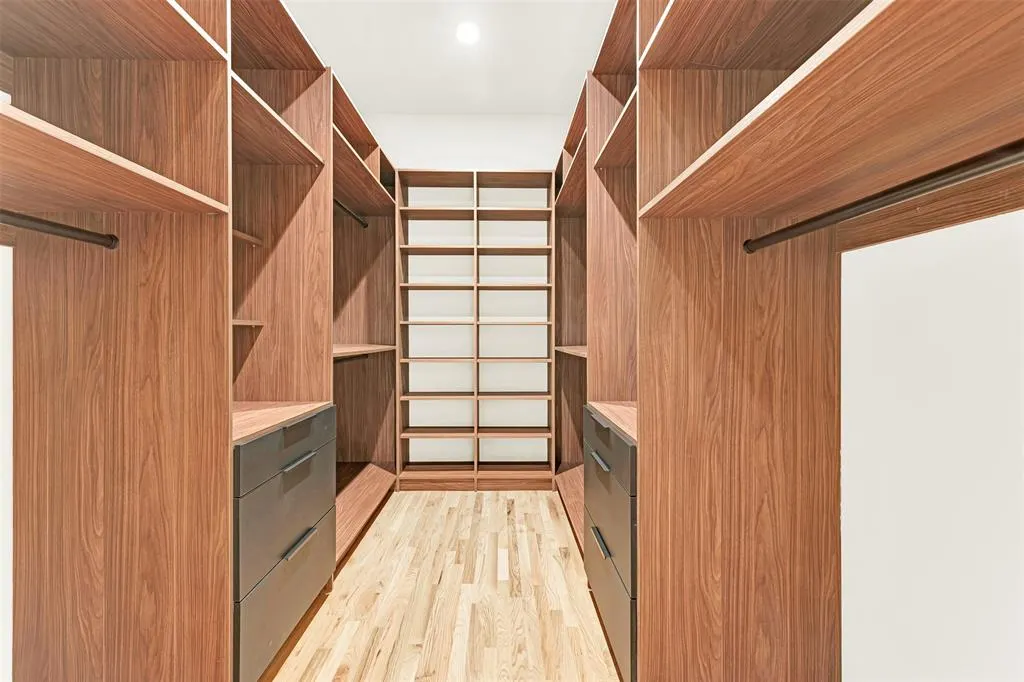 5948 KING WILLIAM Drive