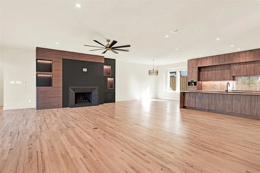 5948 KING WILLIAM Drive