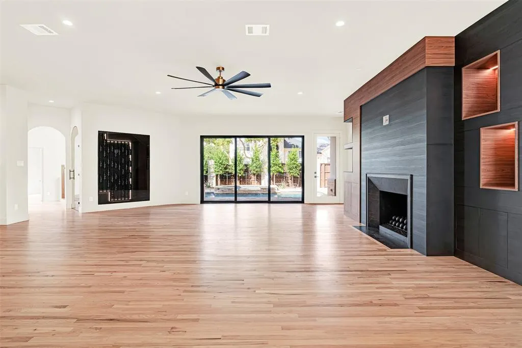 5948 KING WILLIAM Drive