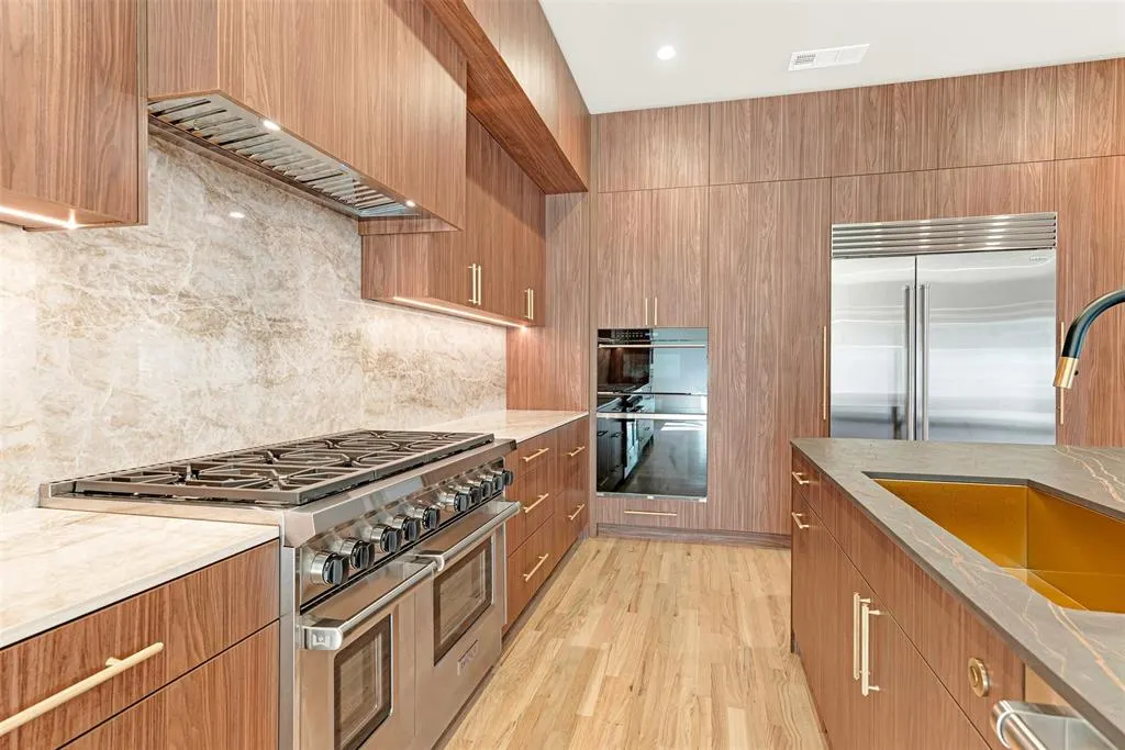 5948 KING WILLIAM Drive