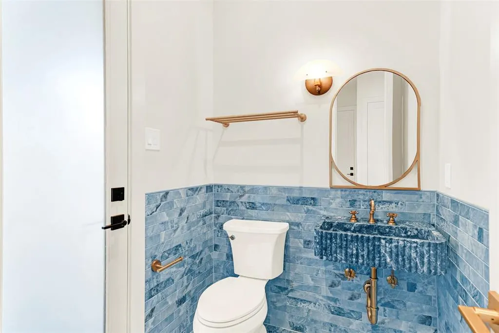 5948 KING WILLIAM Drive