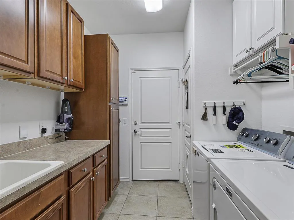6073 Prairie Bend Lane