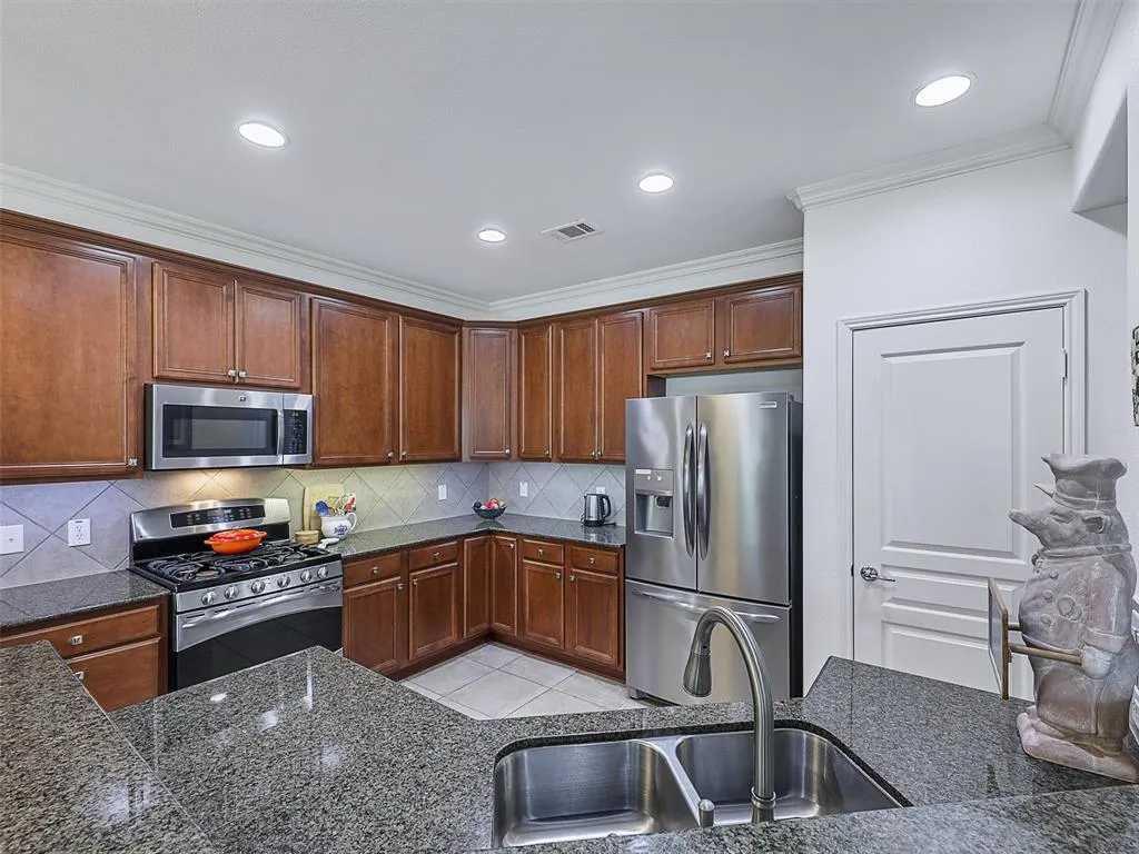 6073 Prairie Bend Lane