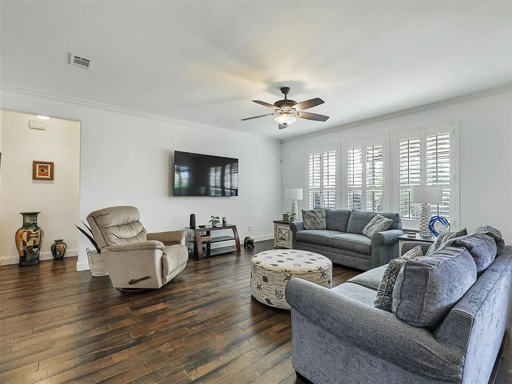 6073 Prairie Bend Lane