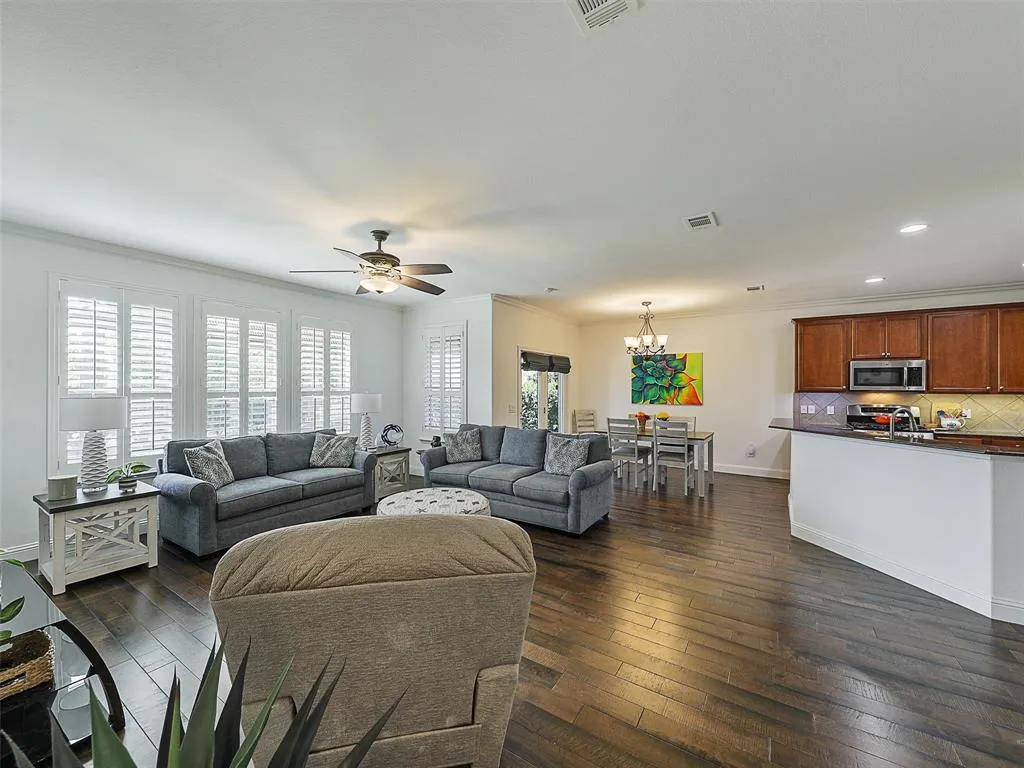6073 Prairie Bend Lane