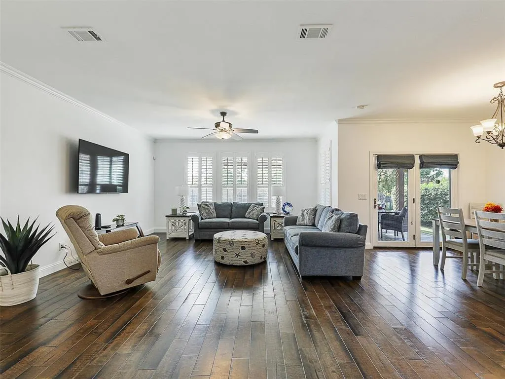 6073 Prairie Bend Lane