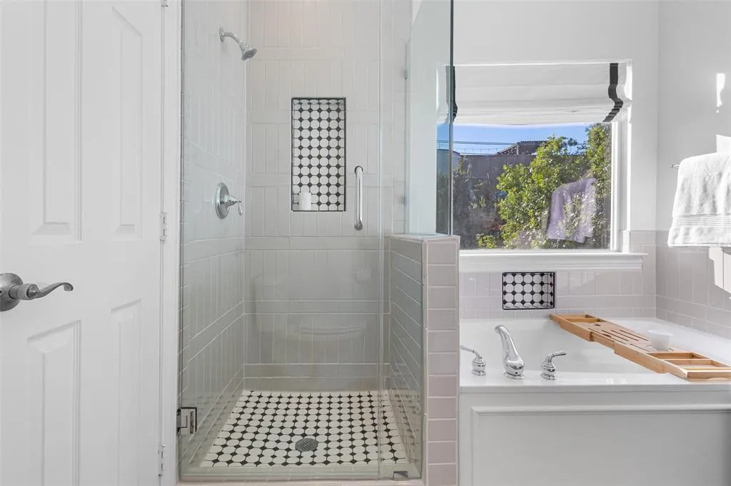 5702 Hudson Street, #6
