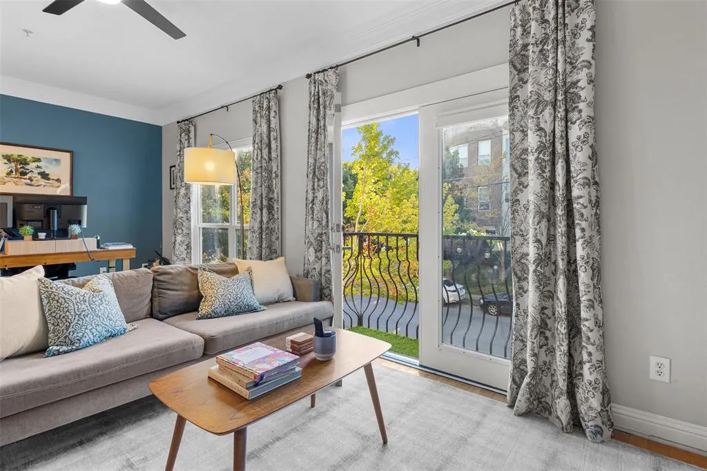 5702 Hudson Street, #6