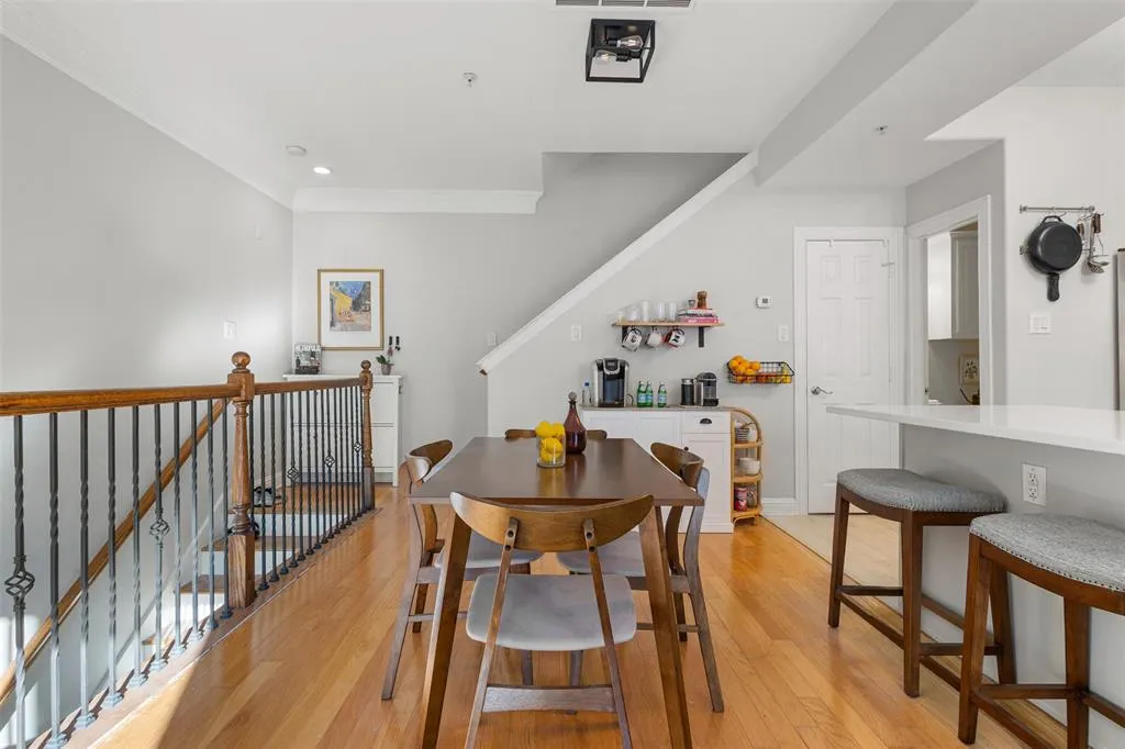5702 Hudson Street, #6