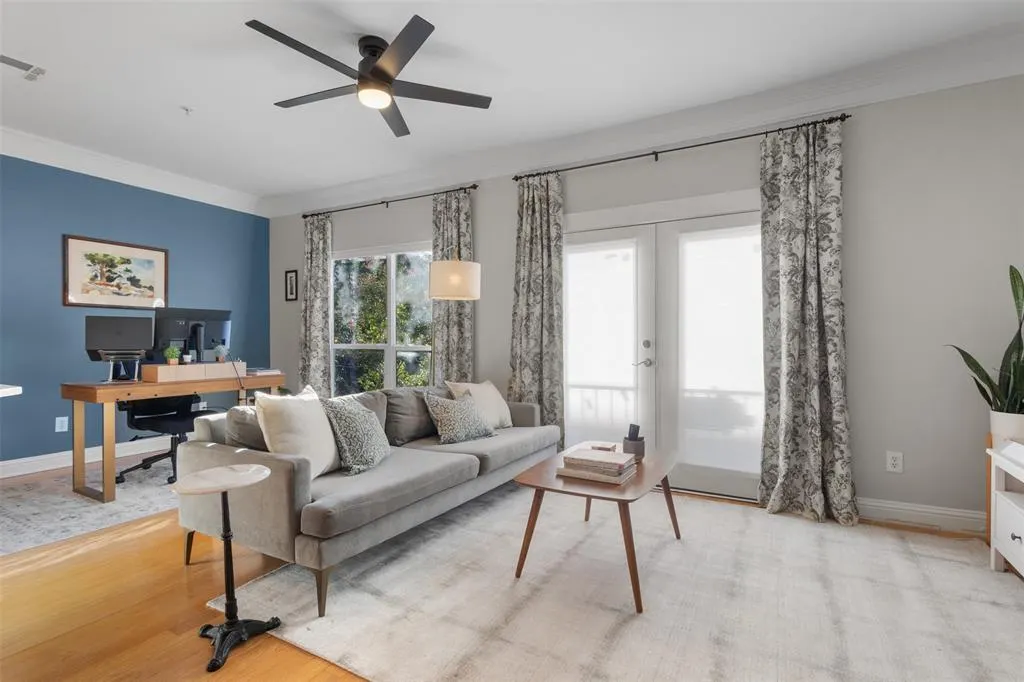 5702 Hudson Street, #6