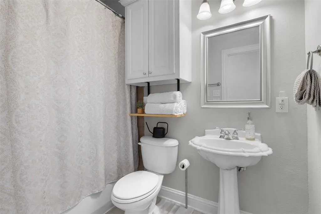 5702 Hudson Street, #6
