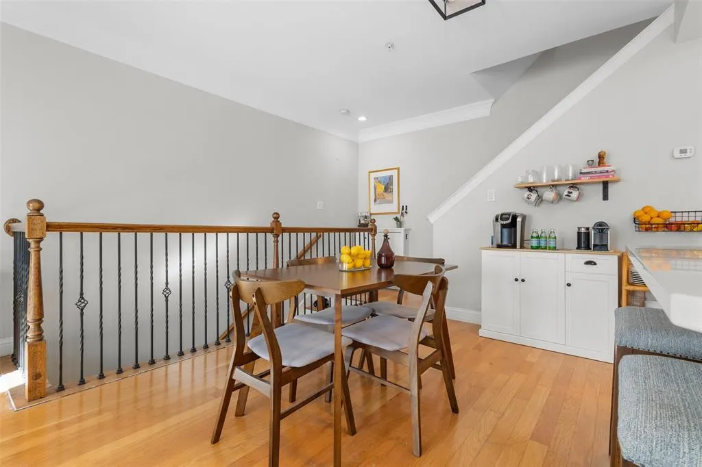 5702 Hudson Street, #6