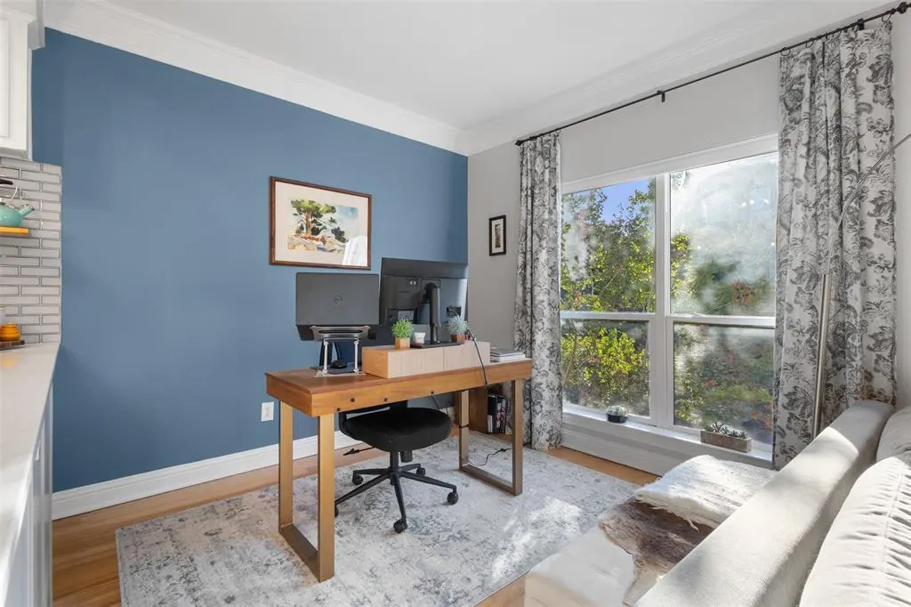 5702 Hudson Street, #6