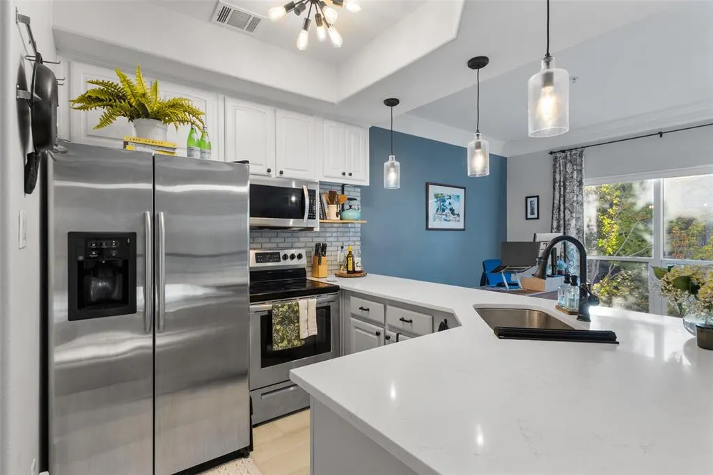 5702 Hudson Street, #6