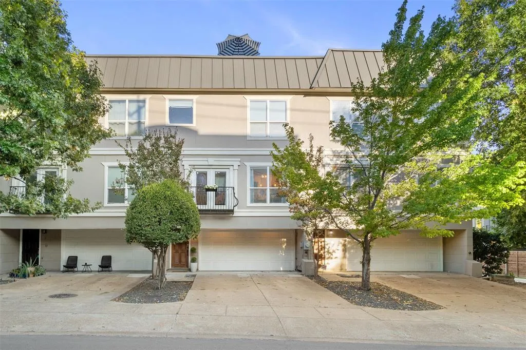 5702 Hudson Street, #6