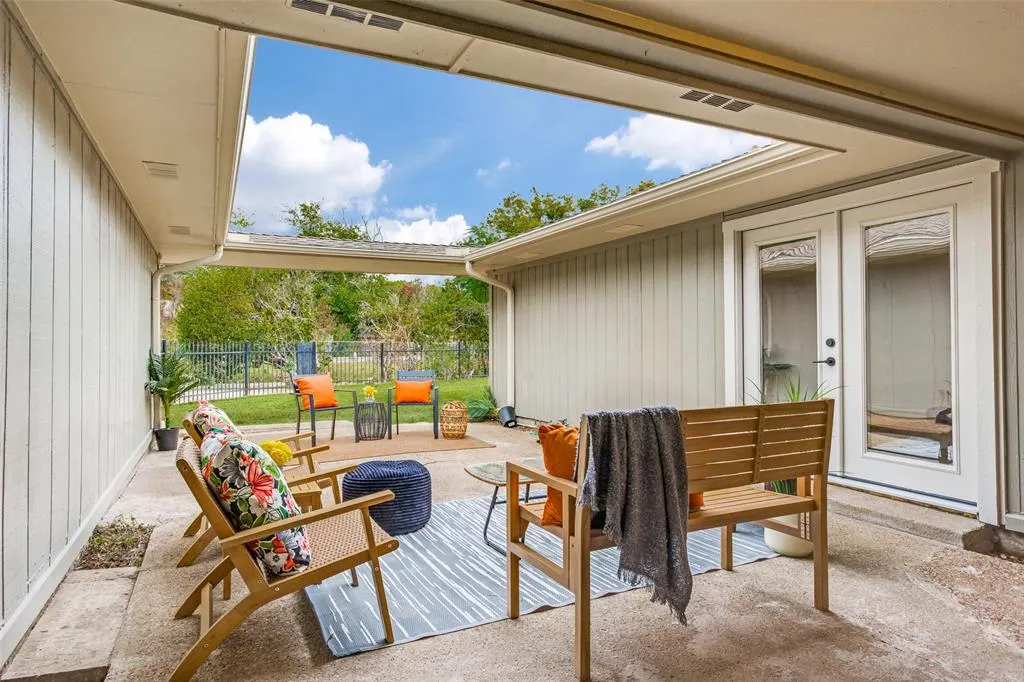 2104 Willowbrook Way