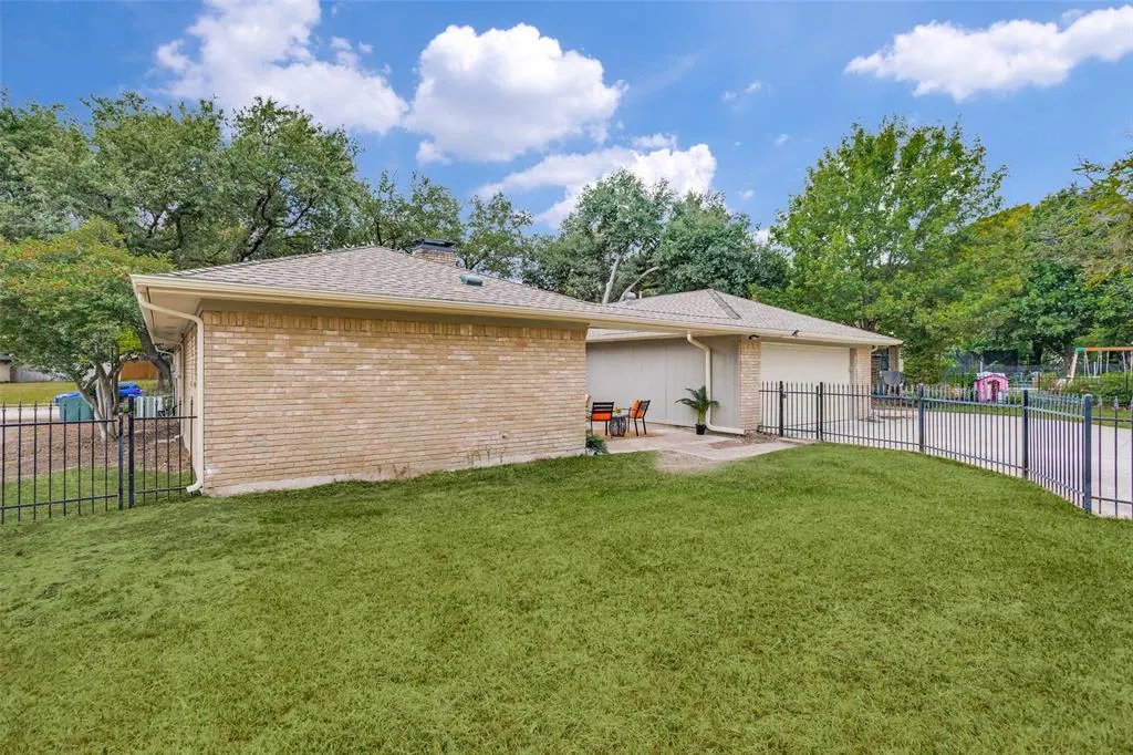 2104 Willowbrook Way