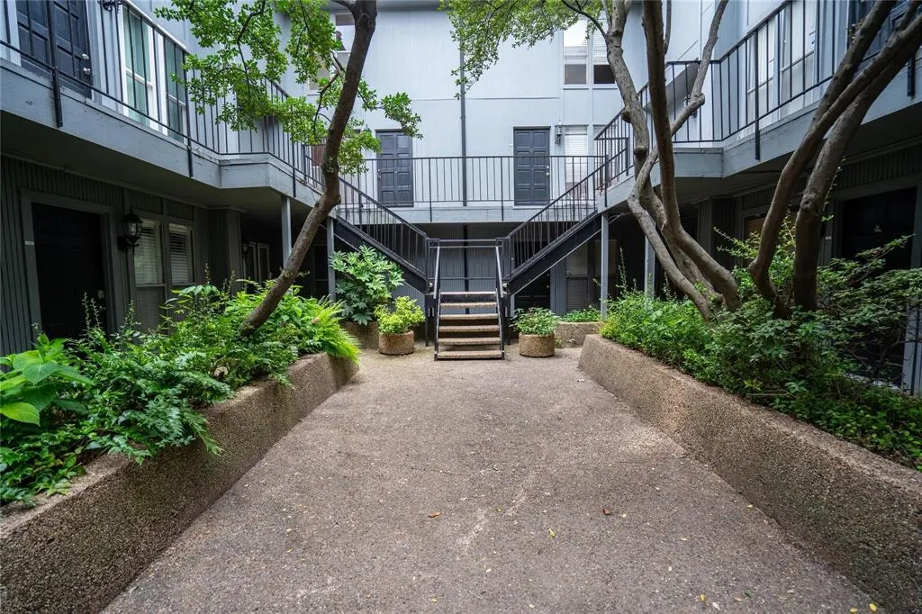 4020 Holland Avenue, #202