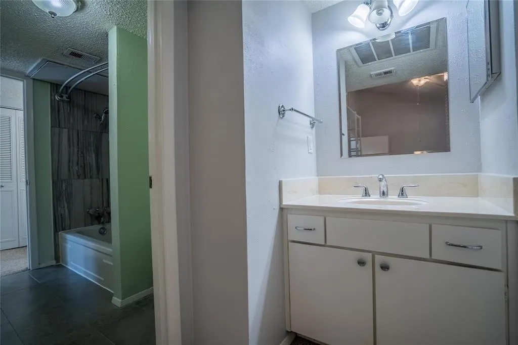 4020 Holland Avenue, #202