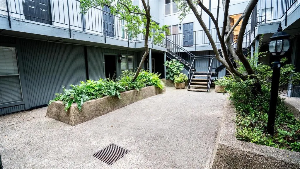 4020 Holland Avenue, #202