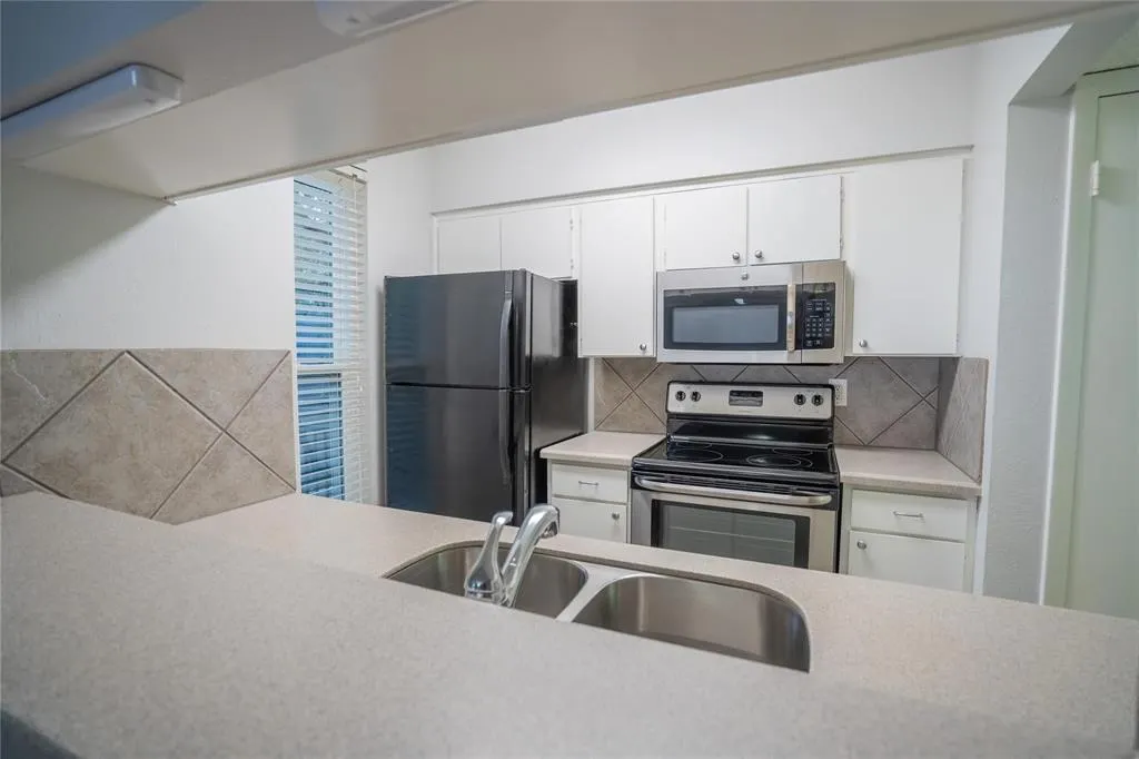 4020 Holland Avenue, #202