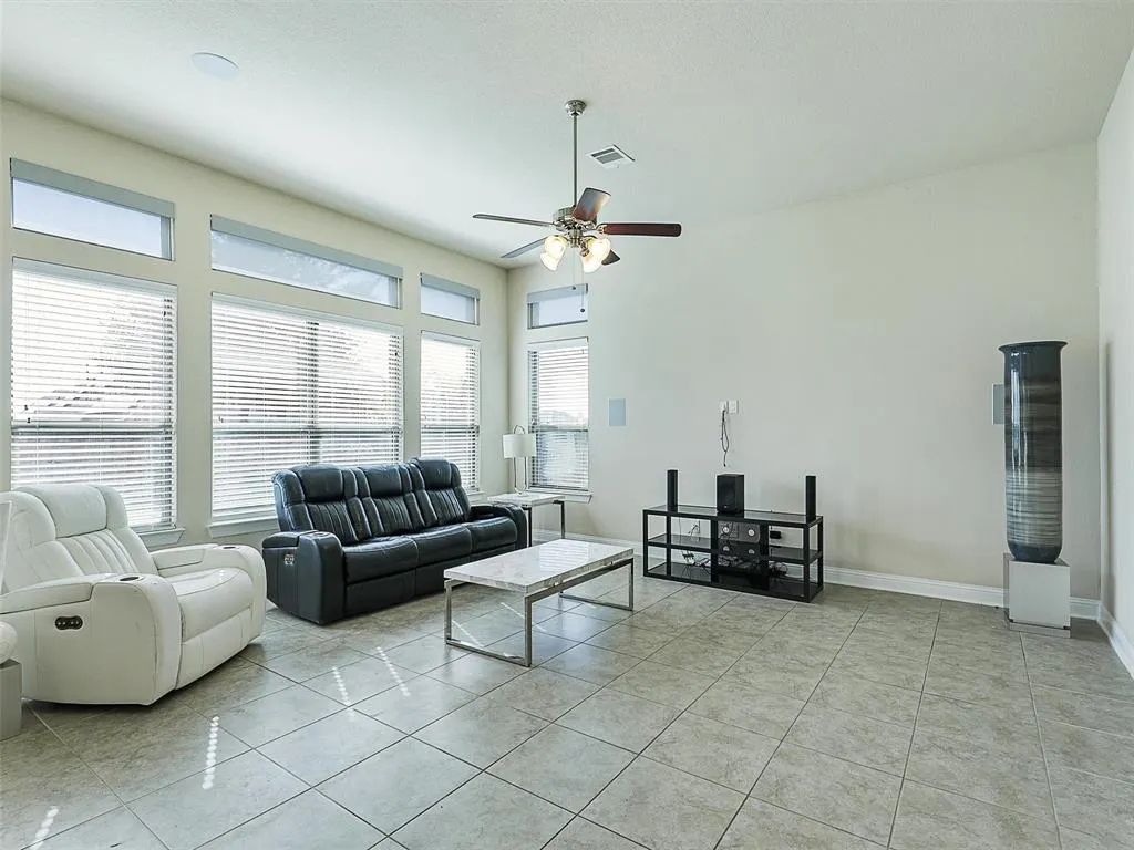 4901 Dolorosa Lane