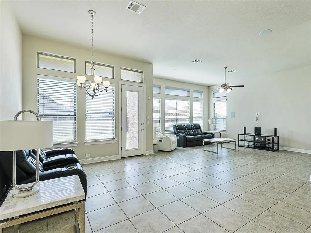 4901 Dolorosa Lane