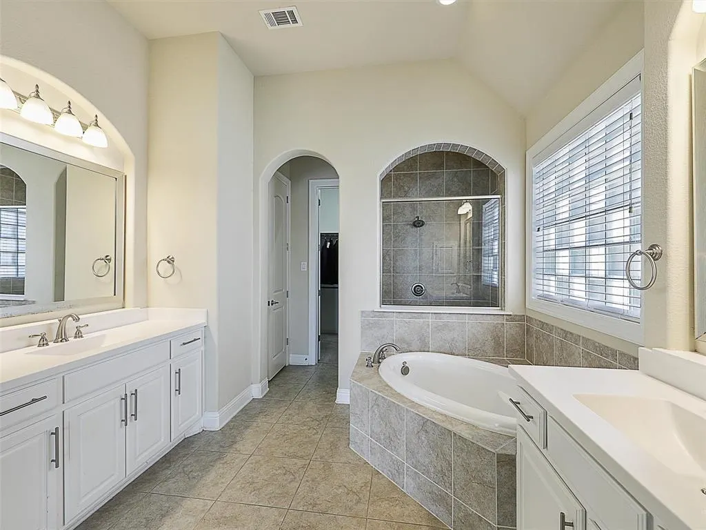 4901 Dolorosa Lane