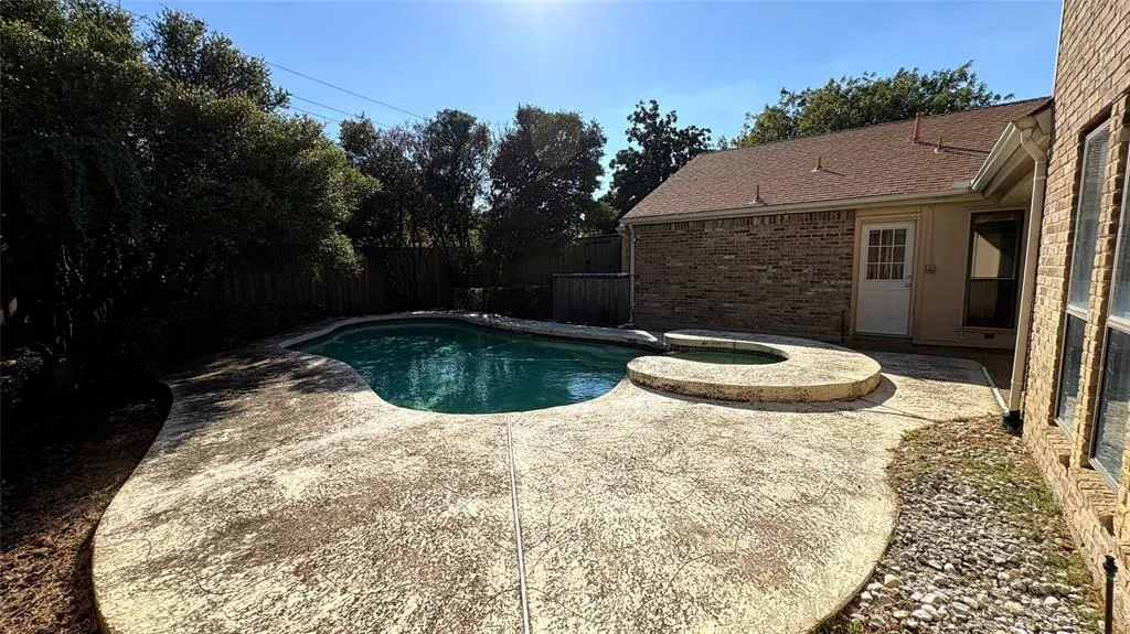 6616 gretchen Lane