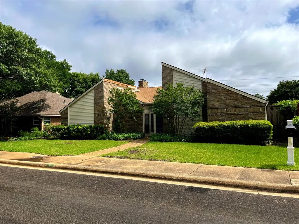 6616 gretchen Lane