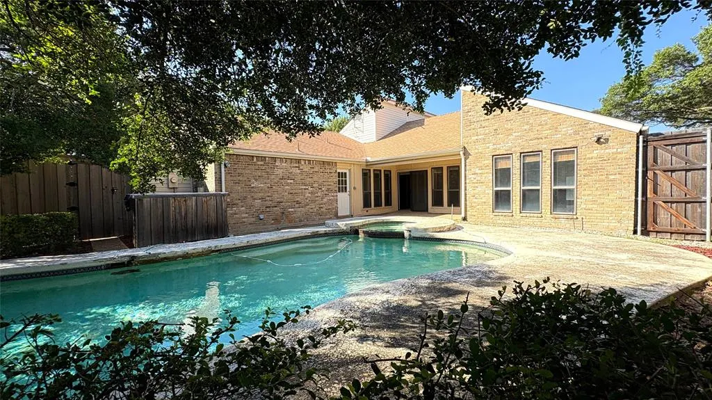 6616 gretchen Lane