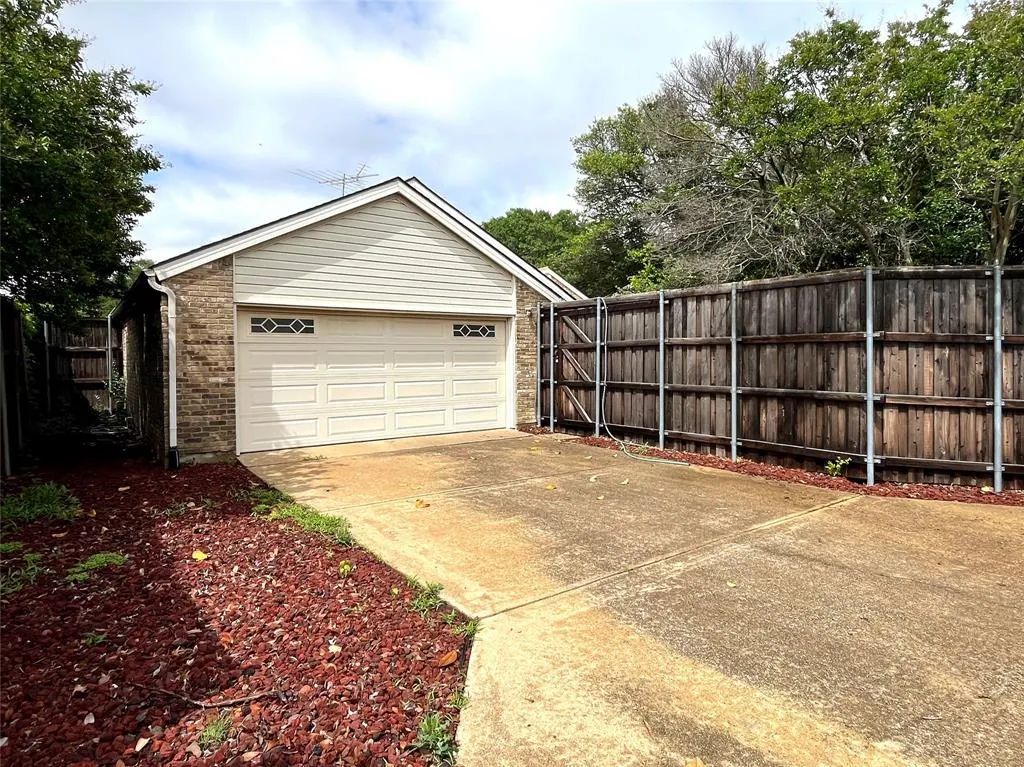 6616 gretchen Lane