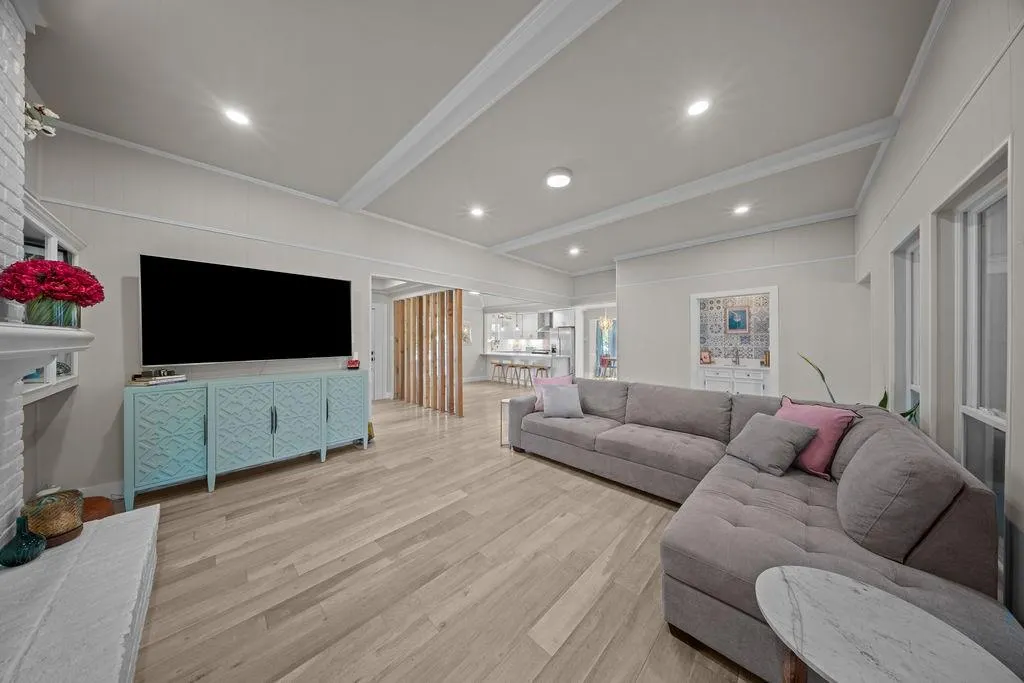 900 E Spring Valley Road